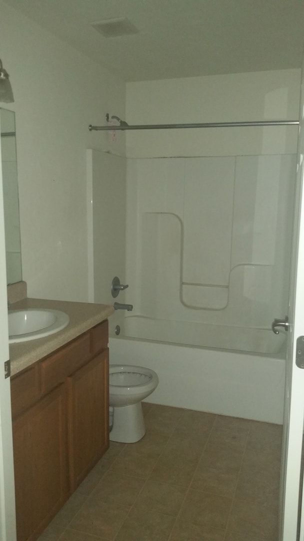 Building Photo - 4Bedrooms In Oak Park Subdivision In Quinc...