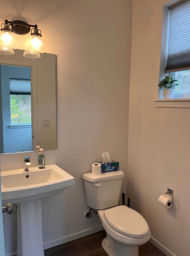 Building Photo - Fully Furnished Short-Term Rental | All Utilities Included |