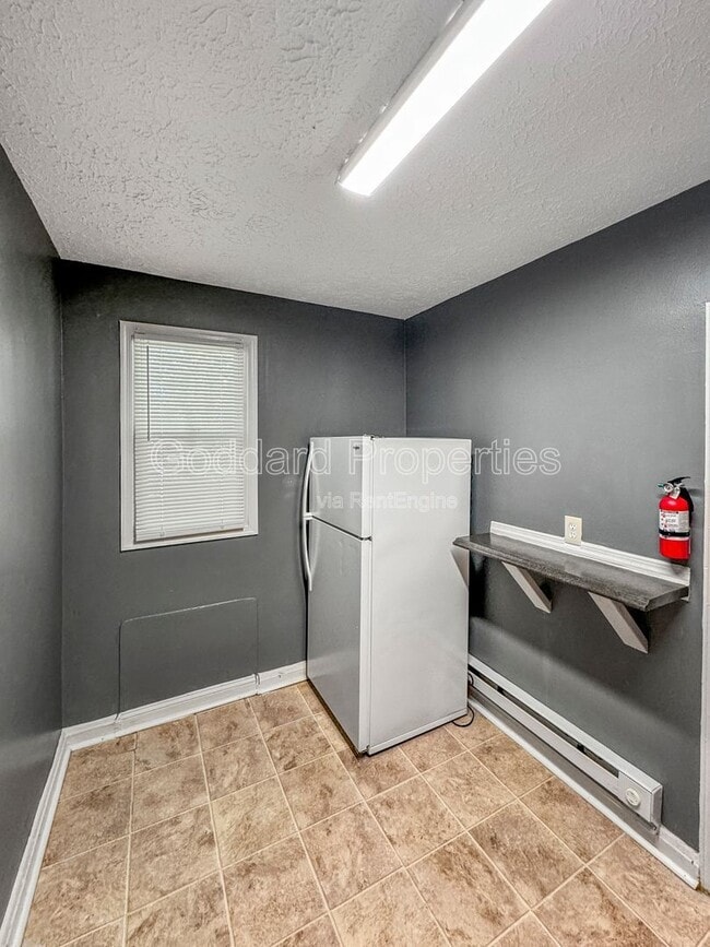 Building Photo - 4910 Poe Ave