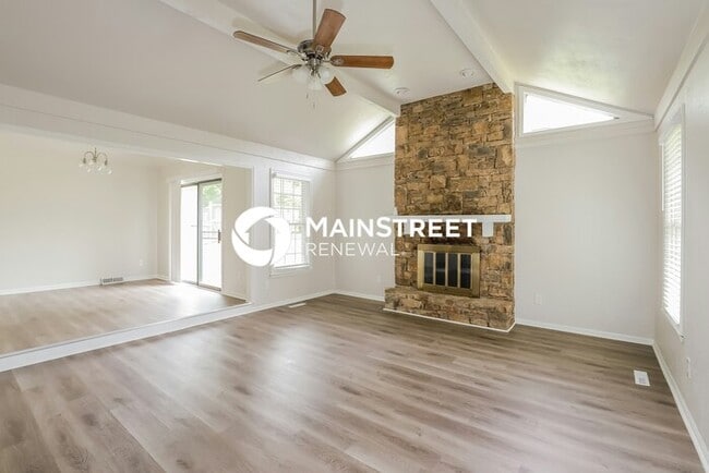 Building Photo - 3 Bedroom Pet-Friendly Home in KANSAS CITY, MO with Main Street Renewal