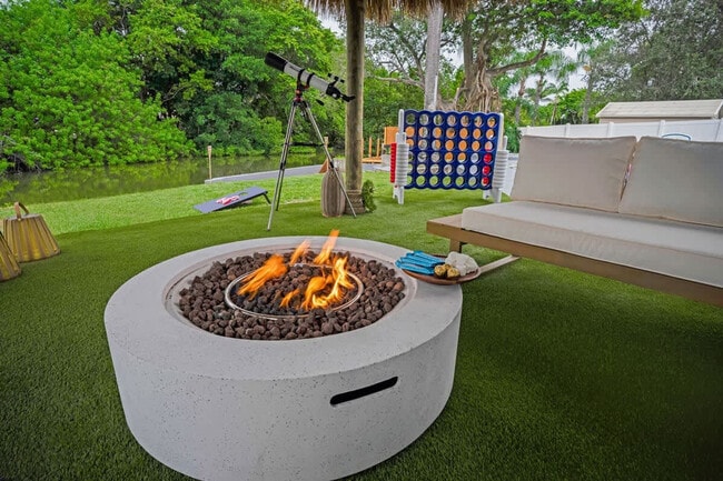 Building Photo - 20140 NE 25th Ct