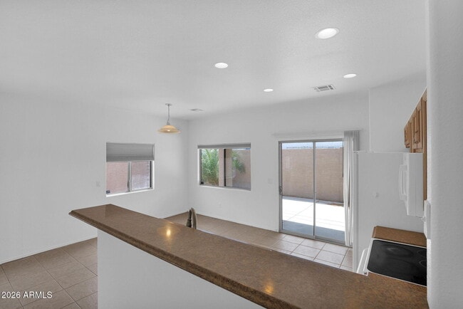 Building Photo - 5820 S 26th Pl