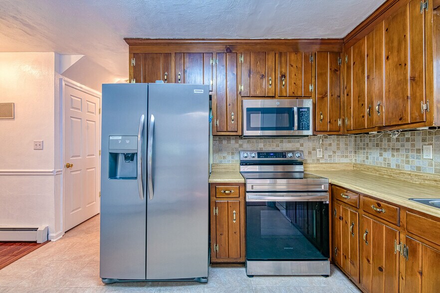 Building Photo - 21 Bayview Dr