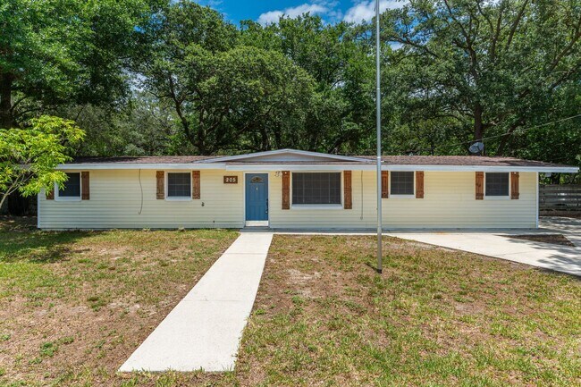 Primary Photo - Updated home in Fort Walton Beach!
