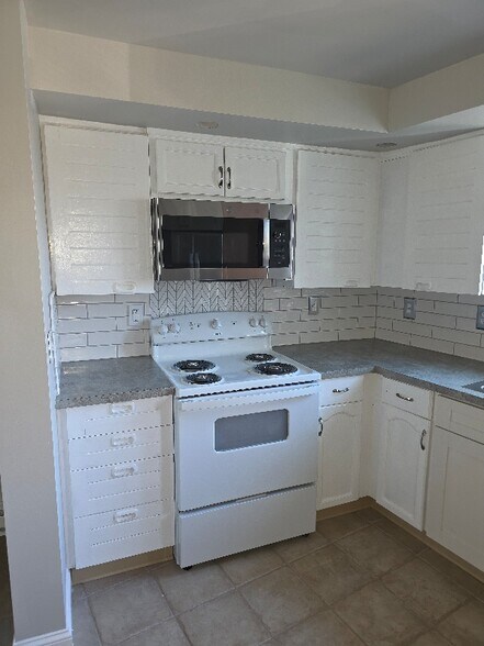 Primary Photo - 4180 Division Hwy