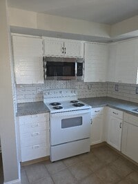 Building Photo - 4180 Division Hwy