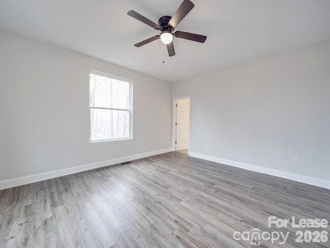 Building Photo - 824 Woodrun Dr