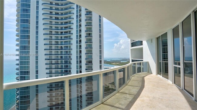 Building Photo - 16001 Collins Ave