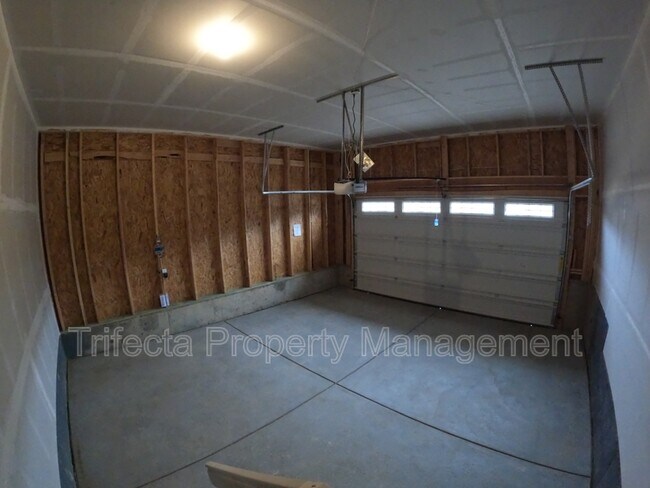 Building Photo - 1938 Raindrop Dr