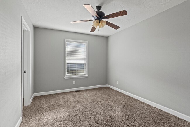 Building Photo - Available Dec 5!