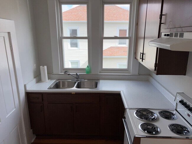 Building Photo - Cozy 1 Bed,1 Bath partially furnished apartment located in The Heart Of Elizabethtown!