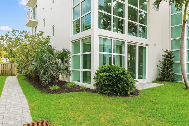 Building Photo - Southeast 15th Street, Fort Lauderdale, FL 33316 - 2 BR 2 BA single-family home