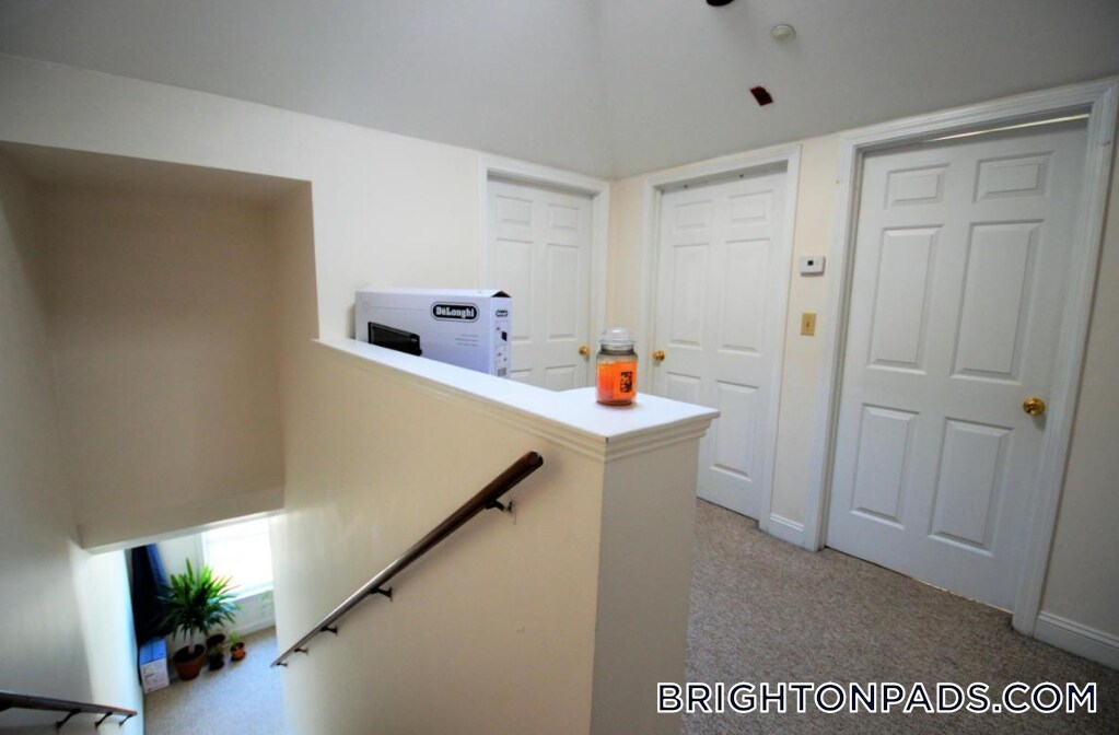 Building Photo - 8 Glencoe St