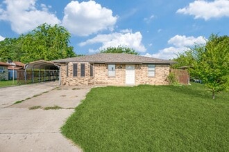 Building Photo - 705 N 1st St