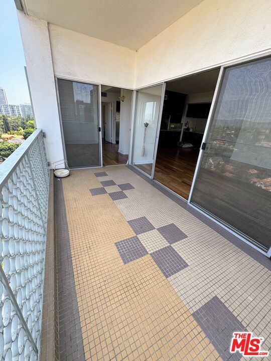 Building Photo - 10787 Wilshire Blvd