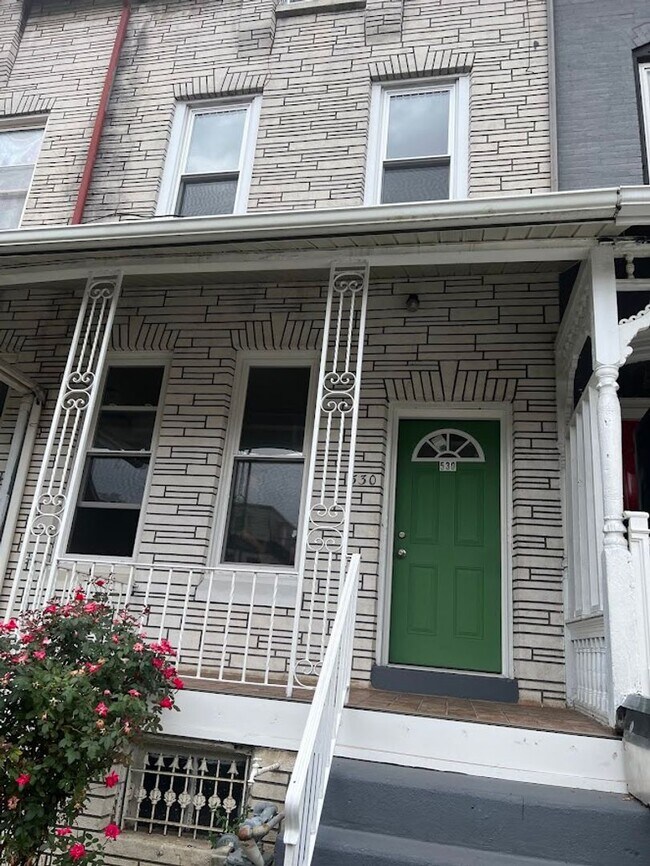 Building Photo - Newly Updated Single Family Home