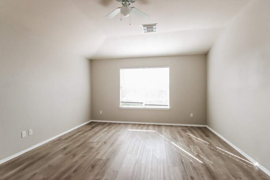 Building Photo - 214 Kestrel Ln