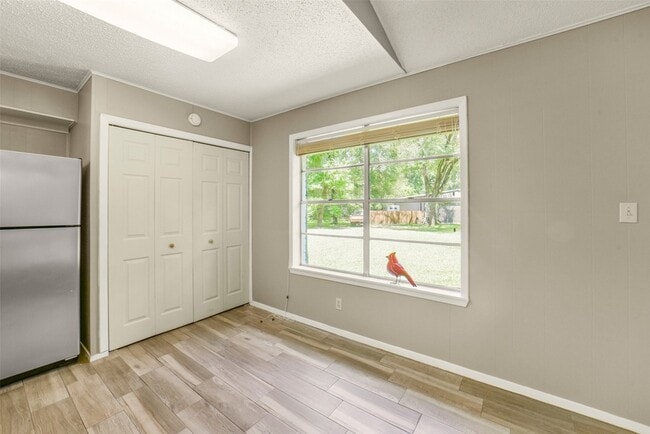 Building Photo - 23807 Red Oak Dr
