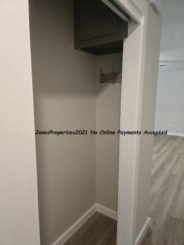 Building Photo - 1318 Crooked Creek Dr