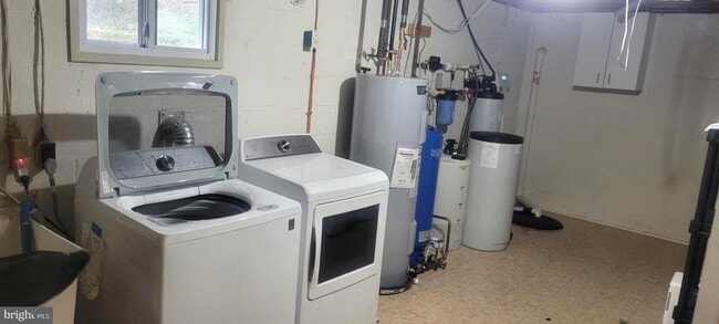 Building Photo - 2133 Hallmark Dr