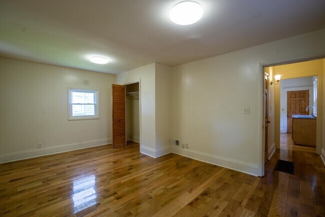 Building Photo - 718 Livingston Ave