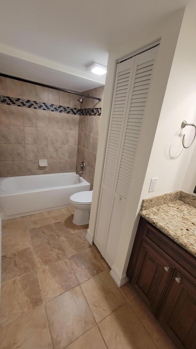 Building Photo - 117 1st Ct