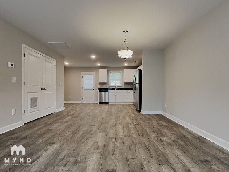 Building Photo - 157 McKinnon Ave NE