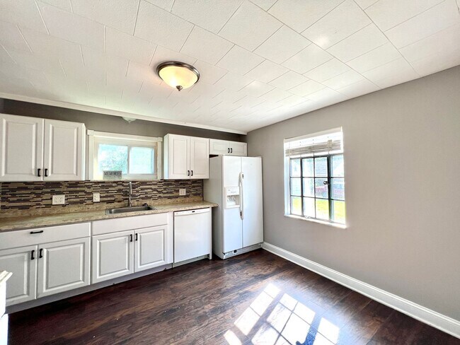 Building Photo - 21400 Goller Ave