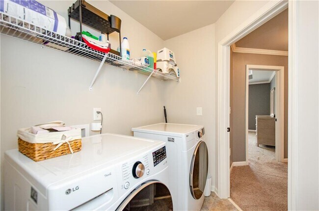 Building Photo - 4669 Sierra Creek Dr NE