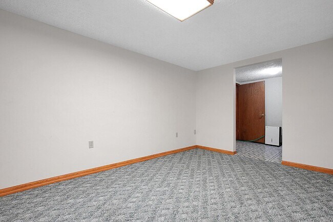 Building Photo - 7961 Pinehill Rd
