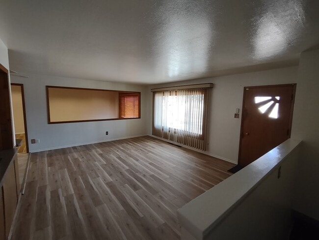 Building Photo - ALL PROSPECTIVE TENANTS MUST SUBMIT A $58 ...