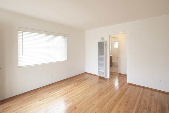 Building Photo - *OPEN HOUSE: 7/19 11:30AM-12:30PM* 1 BR wi...
