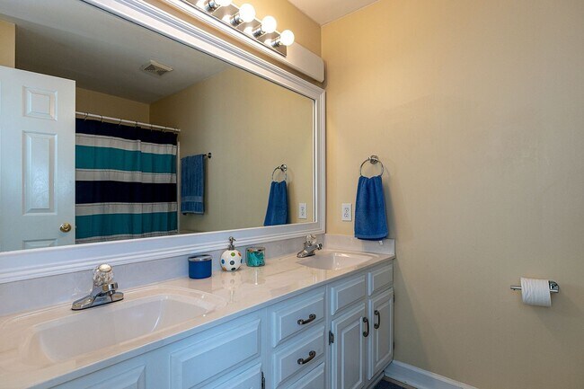 Building Photo - 10116 Goodview Ct