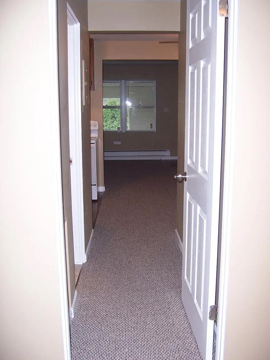 Building Photo - 8811 Schneider Ave