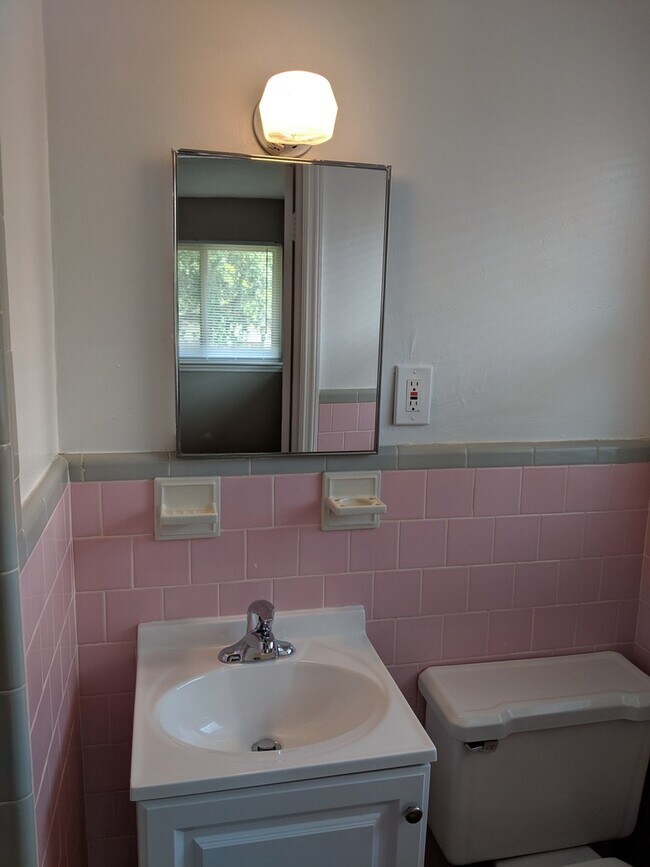 Building Photo - 44 Thackery Pl