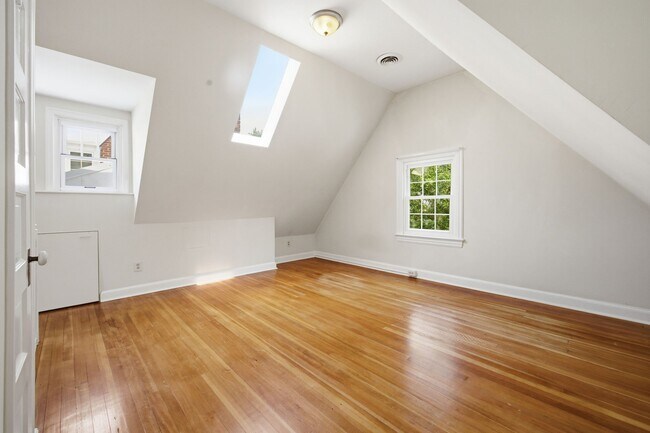 Building Photo - 1500 44th St NW