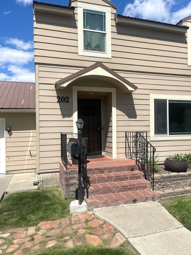 Building Photo - Beautifully Updated 4-Bedroom Home in the Heart of Richland