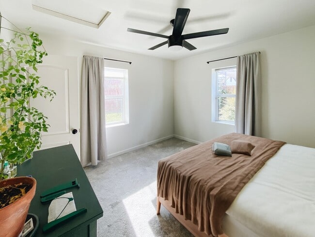 Building Photo - Beautiful 3/1 with gated driveway in Colonial Heights!