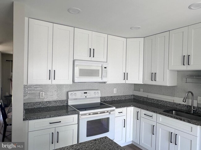 Building Photo - 5432 New London Park Dr