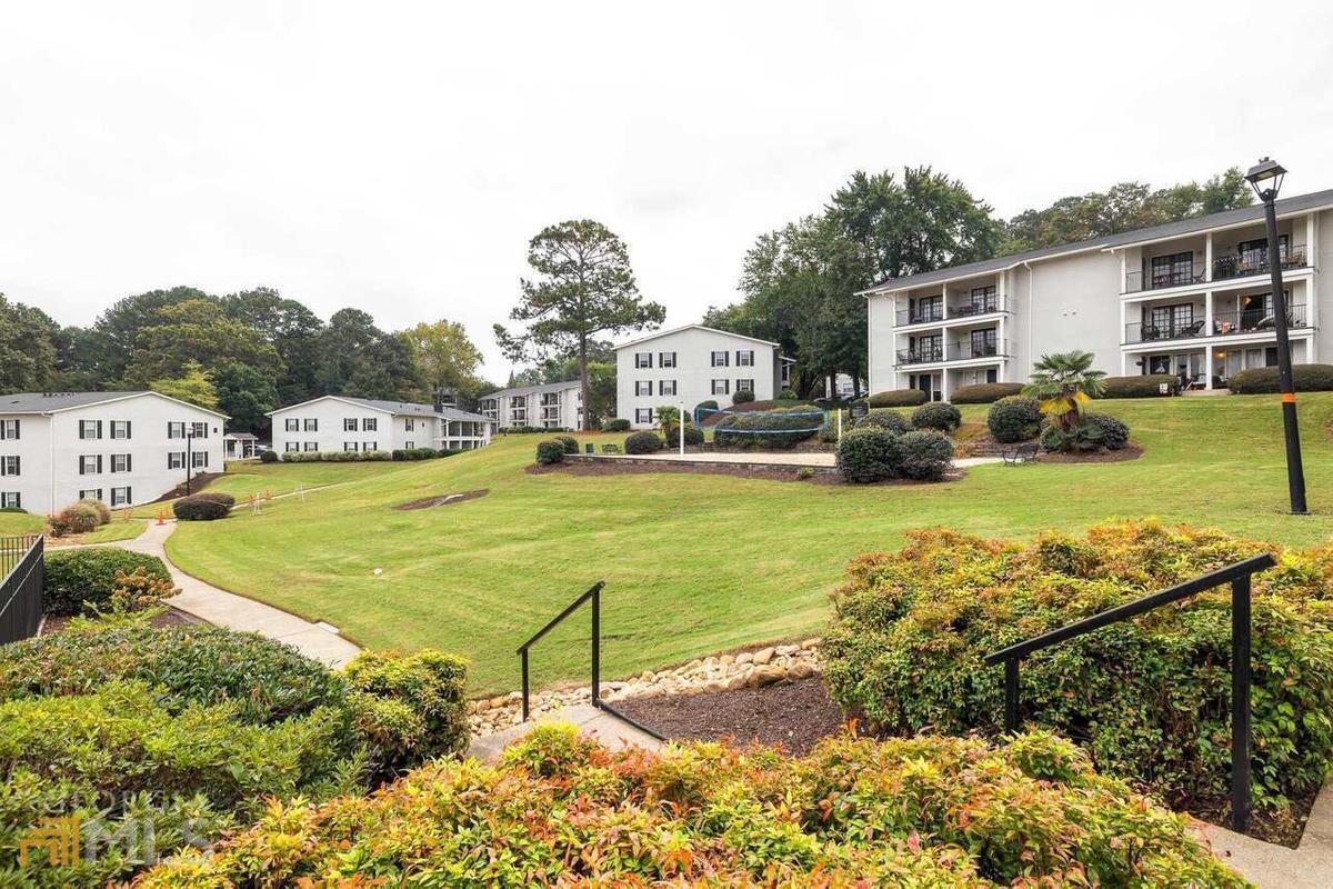 Grounds - 1150 Collier Rd NW