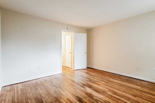 Building Photo - 4515 MacArthur Blvd NW