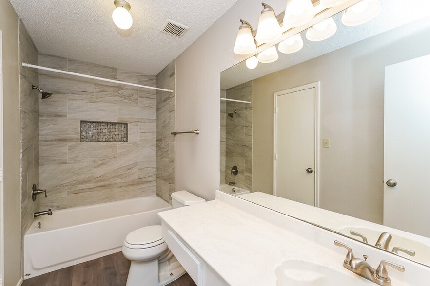 Building Photo - 7900 Flowertree Ct