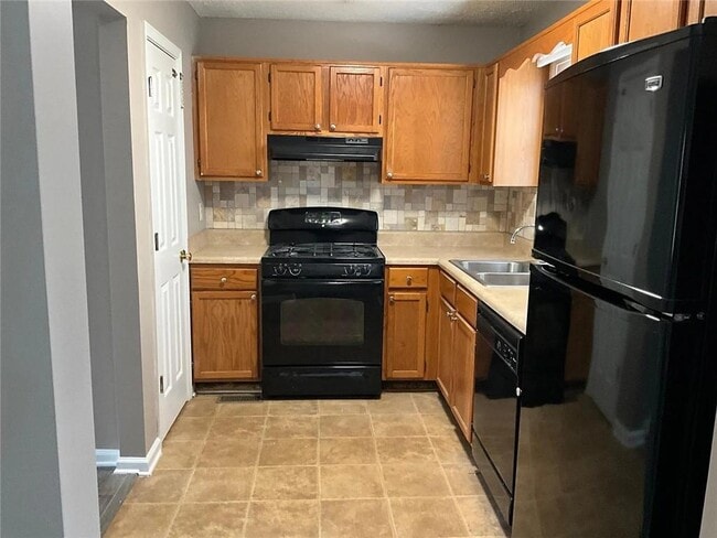 Building Photo - 112 Brentwood Ct