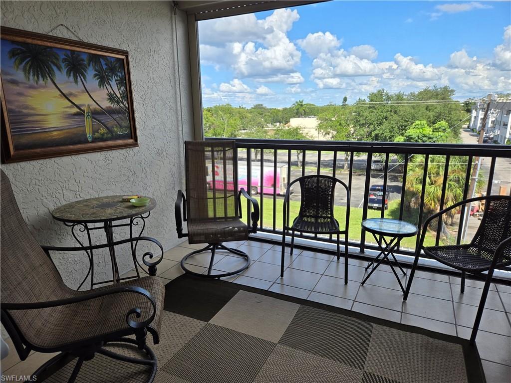 Large Lanai - 2121 Collier Ave