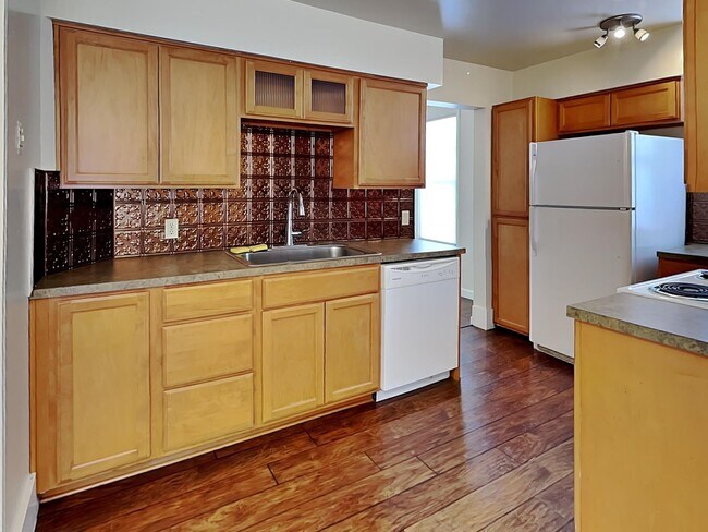 Building Photo - **Coming Soon** 5 Bedroom House Near Gonzaga