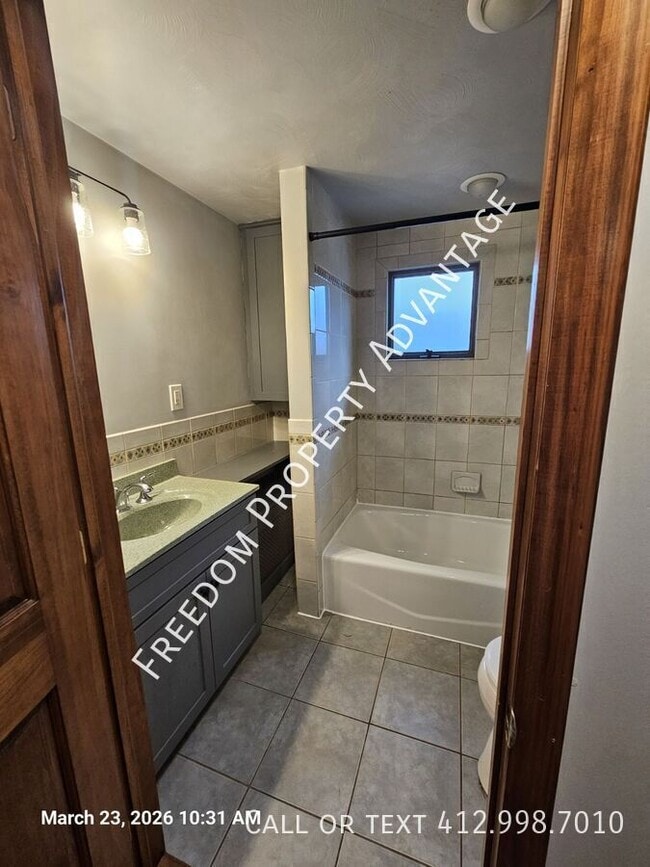 Building Photo - 1920 Idaho St