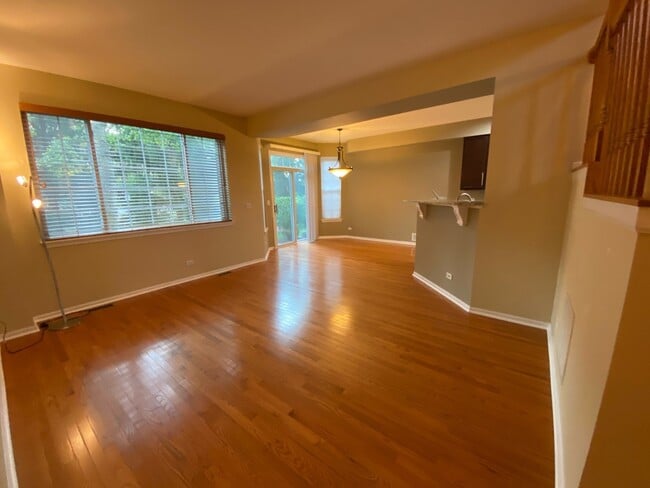 Building Photo - 504 Tamarack Dr