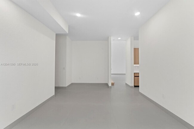 Building Photo - 3040 SW 44th Ct