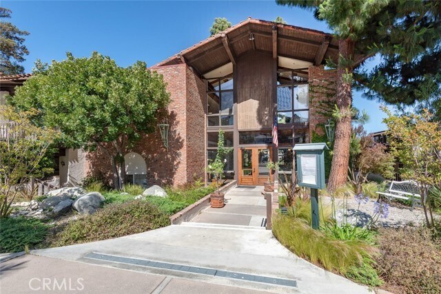 Building Photo - 348 Miraleste Dr