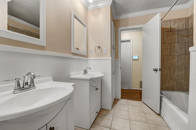 Building Photo - 8001 Manassas Dr